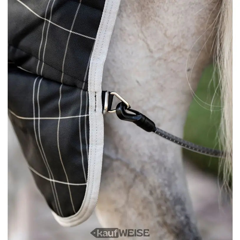 Schwarze Horseware Rhino Stalldecke 250g mit weißem Gittermuster